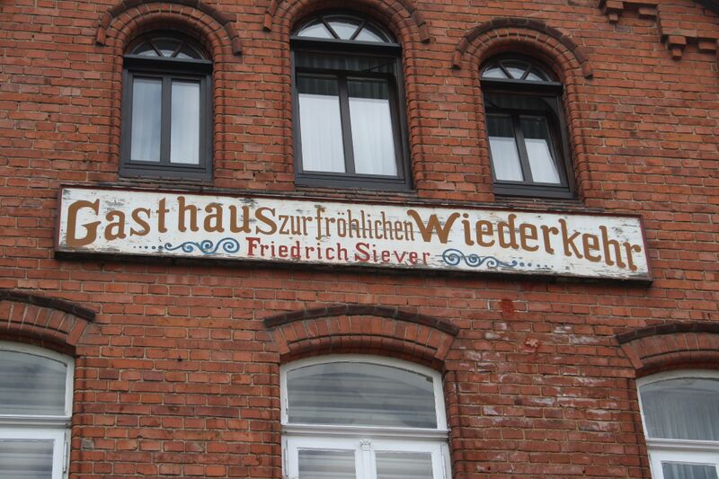 Datei:S2011 08 18 Lüntorf Gasthaus zur fröhlichen Wiederkehr 13.jpg