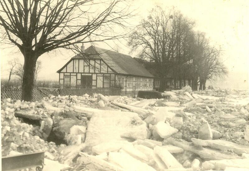 Datei:Grohnder Fähre Eisgang 1956.jpg