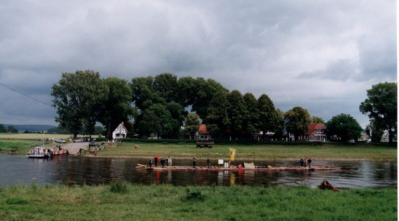 Datei:2004-07-10 Tundirum - Floss in Grohnde 1 2.jpg