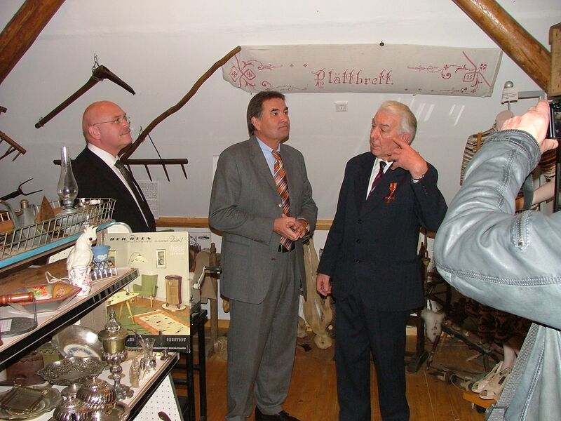 Datei:2009-12-04 Bundesverdienstkreuz-31.jpg